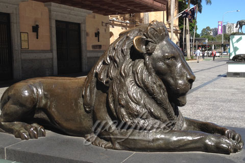 Bronze lion statues 